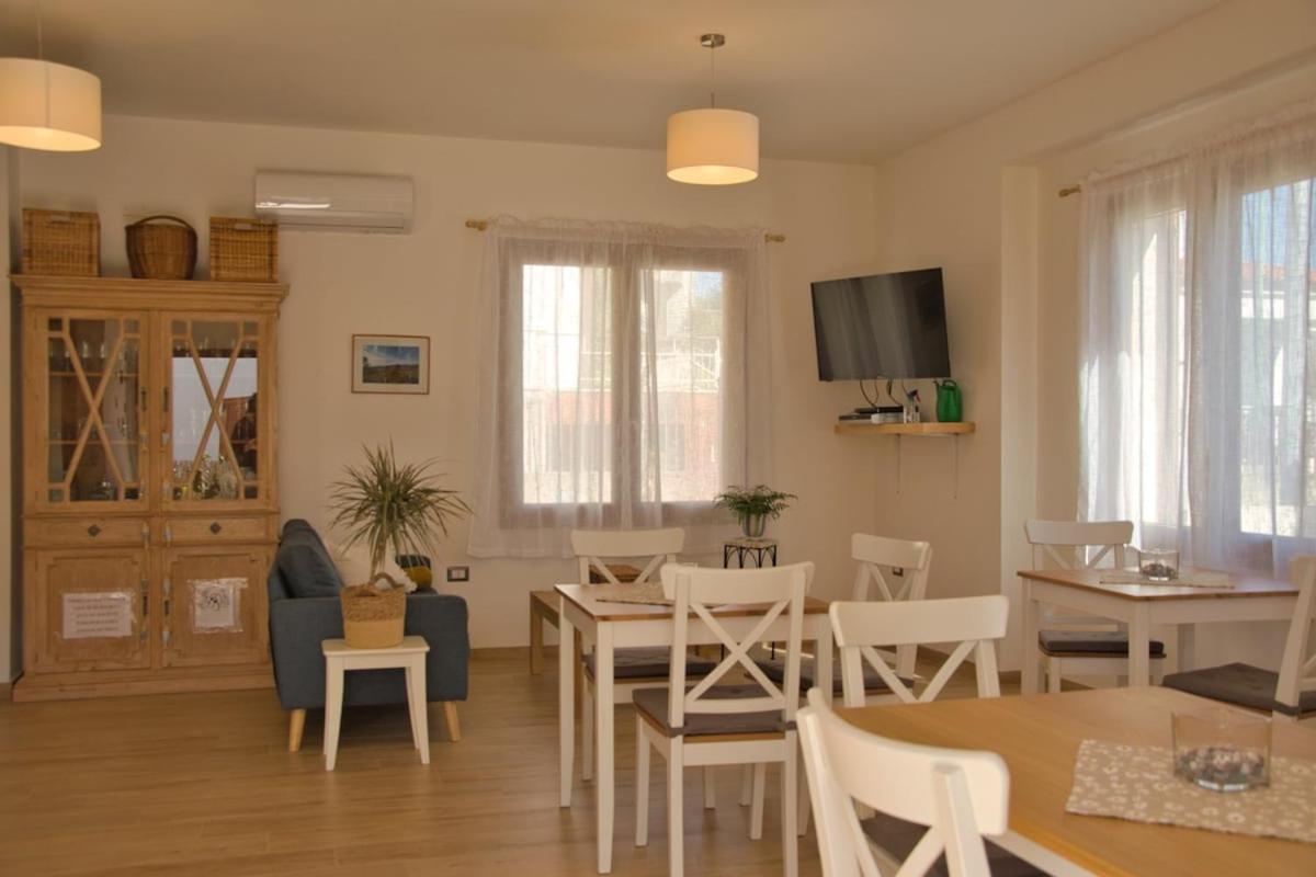 Dommu Livia Otel Lotzorai Dış mekan fotoğraf