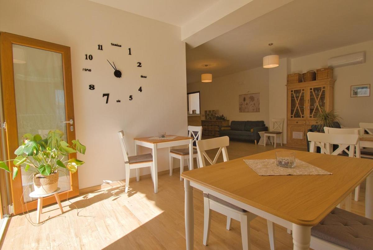 Dommu Livia Otel Lotzorai Dış mekan fotoğraf
