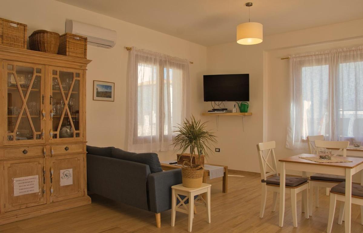 Dommu Livia Otel Lotzorai Dış mekan fotoğraf