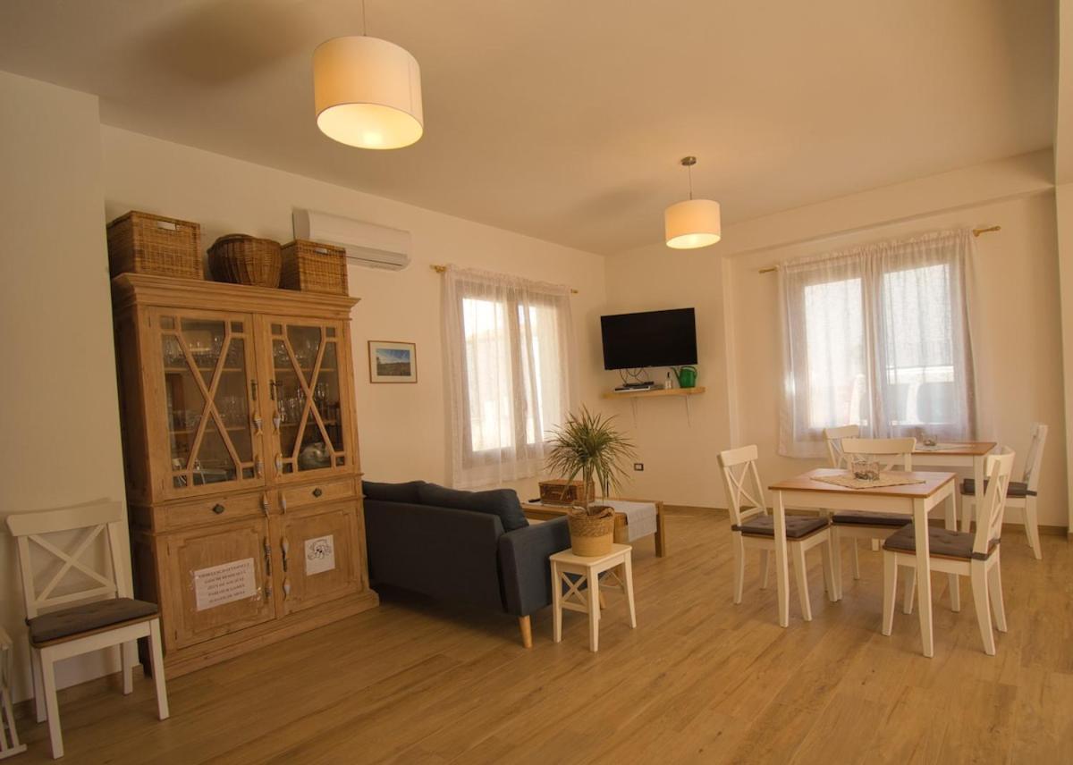 Dommu Livia Otel Lotzorai Dış mekan fotoğraf